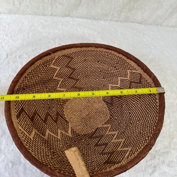 Vintage Tassel Handwoven Basket Intricate Hand-woven in Africa Tag signed - Picture 6 of 9